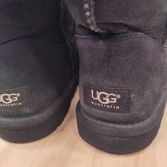 UGG Bailey Button Triplet II Black Sheepskin Shearling Boots Women US 7 - Picture 9 of 16